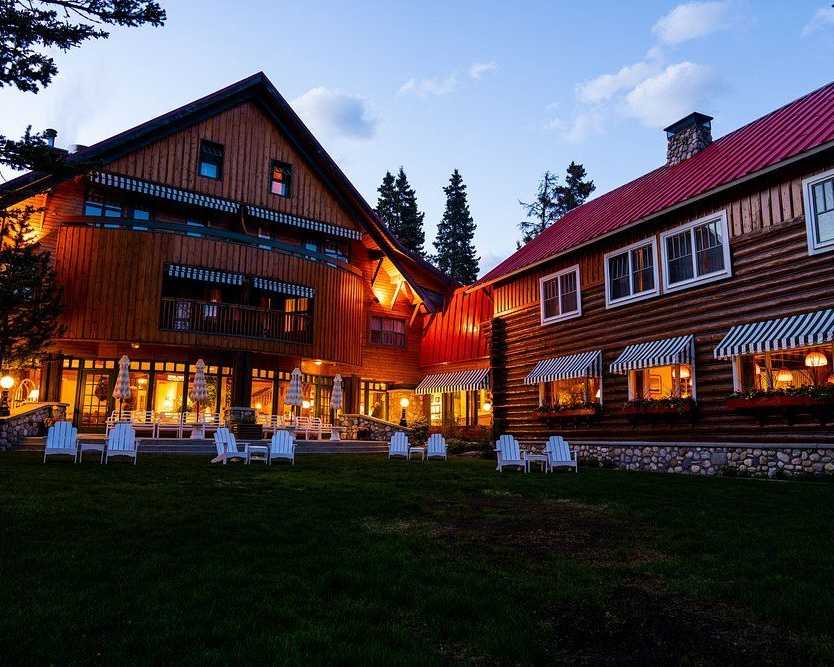 ultimate-guide-to-booking-lake-louise-hotels
