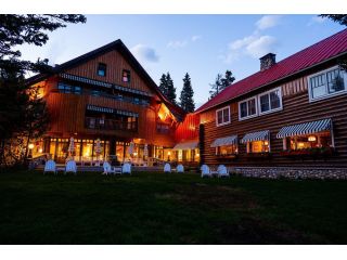 ultimate-guide-to-booking-lake-louise-hotels-small-0