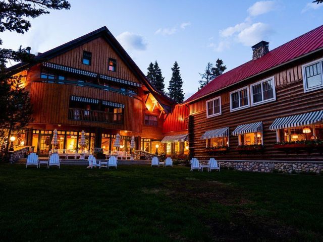 ultimate-guide-to-booking-lake-louise-hotels