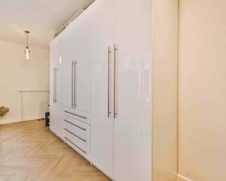 wardrobe-closets-with-drawers-for-smart-stylish-storage