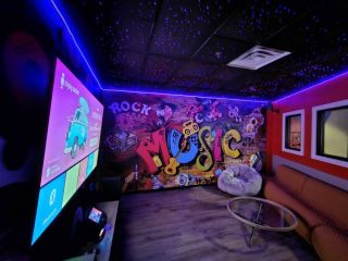 mississauga-karaoke-nightlife-best-places-to-sing-live-small-0