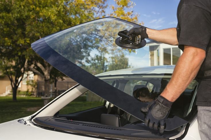 expert-windshield-replacement-in-toronto-book-today-big-1