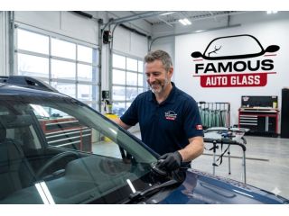 expert-windshield-replacement-in-toronto-book-today-small-0