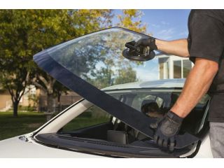 expert-windshield-replacement-in-toronto-book-today-small-1