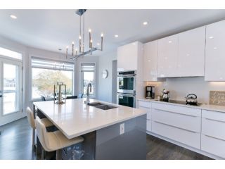 professional-kitchen-renovations-for-your-home-small-0
