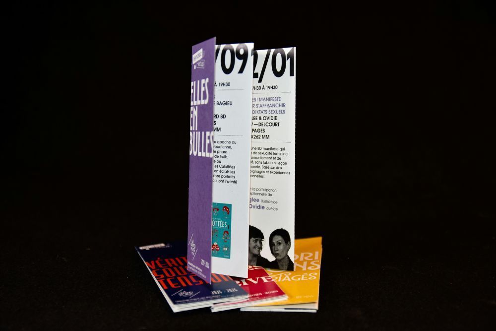unique-classy-brochures-with-expert-big-0