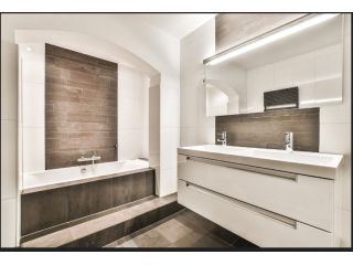 walk-in-closet-shelving-custom-organized-storage-design-experts-small-0