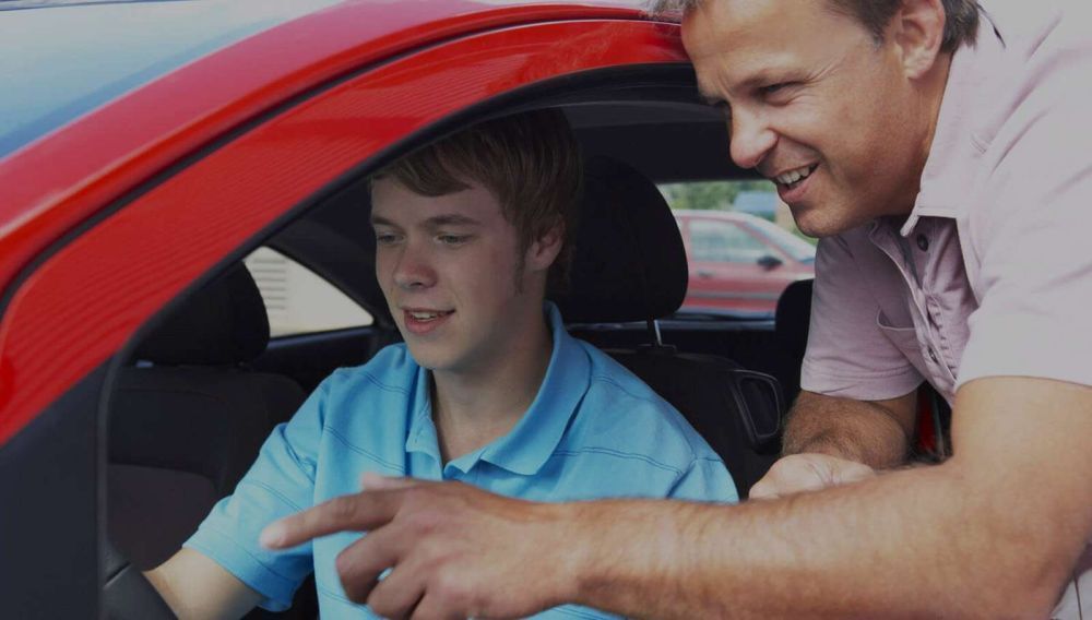 learn-safe-driving-with-a-car-driving-school-toronto-big-0