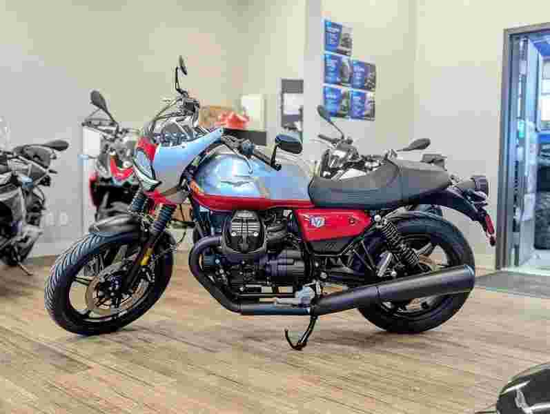 2024-moto-guzzi-v7-stone-corsa-big-0