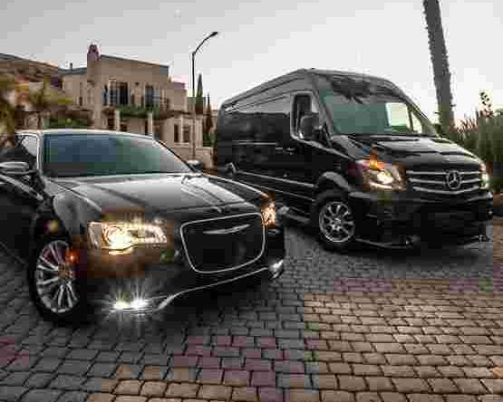 ford-expedition-limo-in-georgetown-on