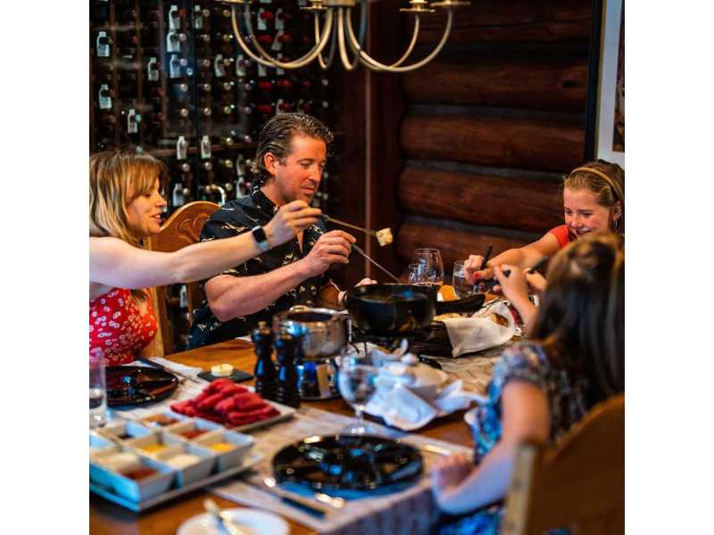 looking-for-the-best-restaurants-in-lake-louise-explore-now-small-0