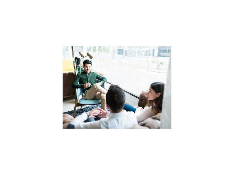 family-relationship-therapy-for-stronger-connections-small-0