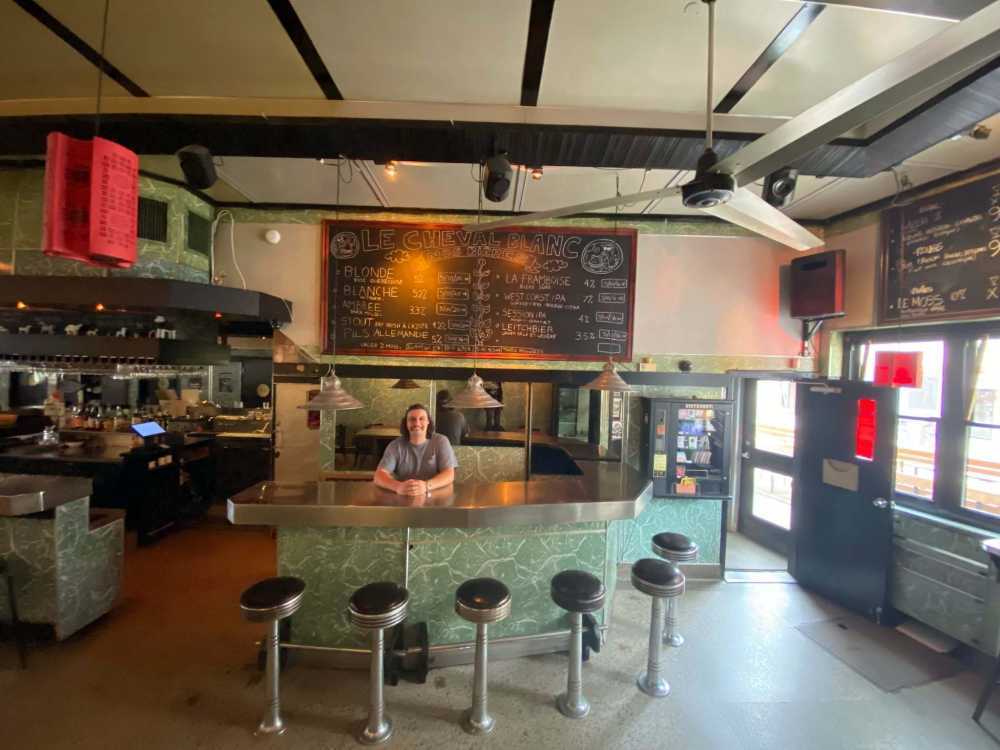 le-cheval-blanc-iconic-craft-brewery-and-bar-in-montreal-big-0