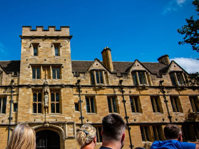 explore-oxford-city-with-the-hop-on-hop-off-bus-big-1