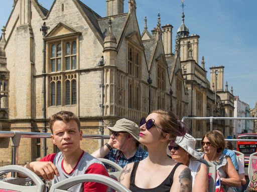 explore-oxford-city-with-the-hop-on-hop-off-bus-big-2