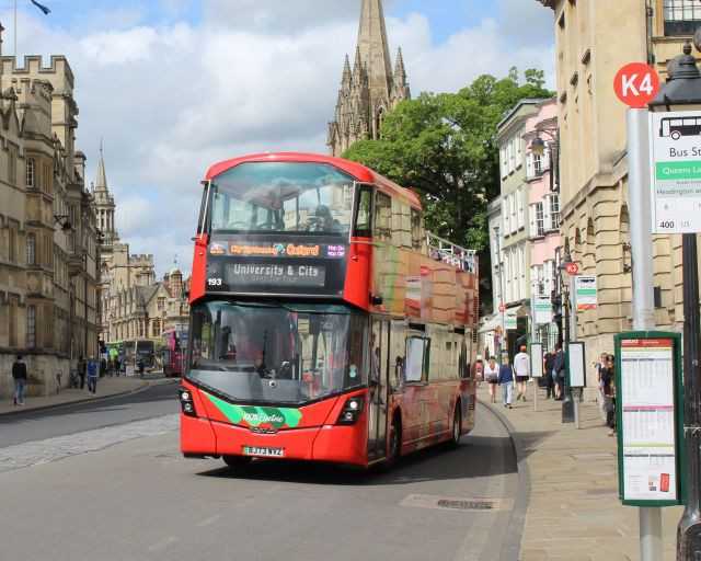 explore-oxford-city-with-the-hop-on-hop-off-bus
