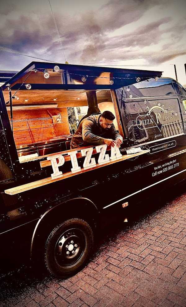 mobile-catering-pizza-van-hire-the-pizza-post-big-1