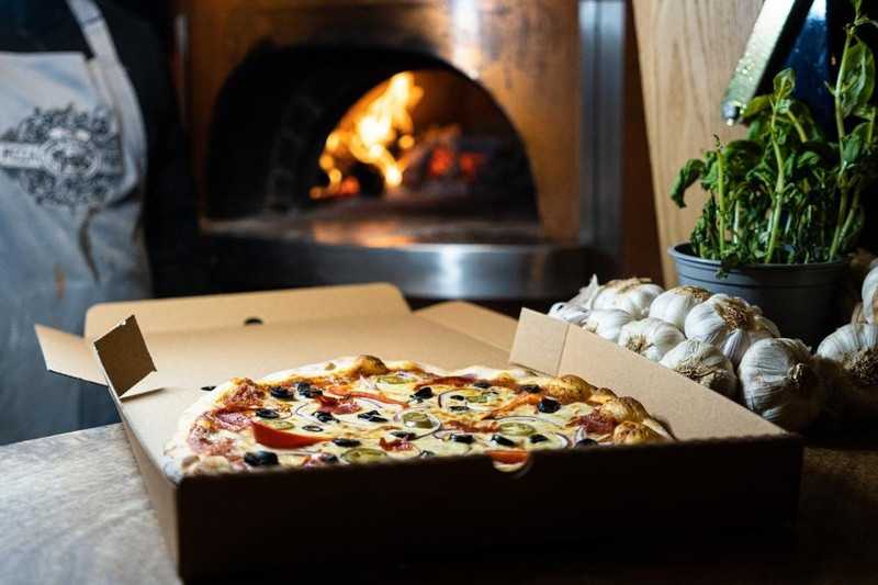 mobile-catering-pizza-van-hire-the-pizza-post-big-0