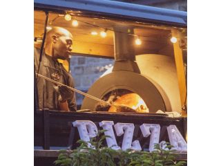 mobile-catering-pizza-van-hire-the-pizza-post-small-3