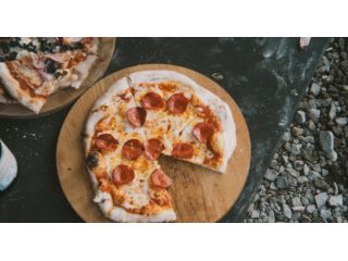 mobile-catering-pizza-van-hire-the-pizza-post-small-4