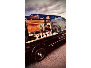 mobile-catering-pizza-van-hire-the-pizza-post-small-1