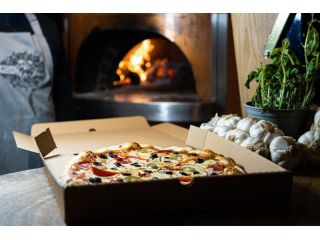 mobile-catering-pizza-van-hire-the-pizza-post-small-0