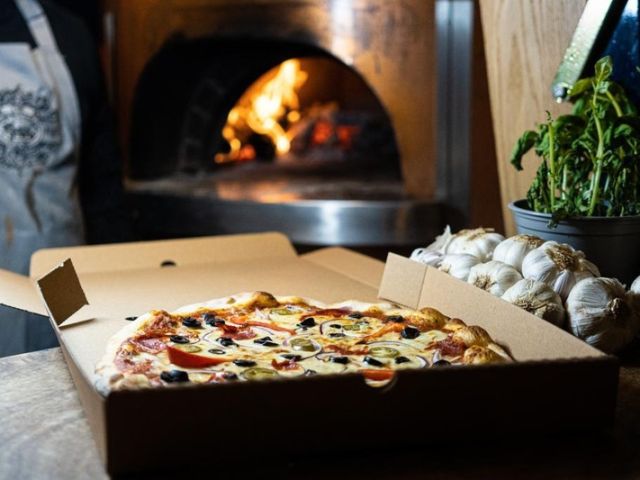 mobile-catering-pizza-van-hire-the-pizza-post