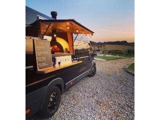mobile-food-van-catering-the-pizza-burger-post-small-0