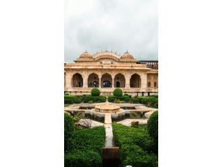 explore-the-wonders-of-jaipur-with-our-captivating-tour-small-0