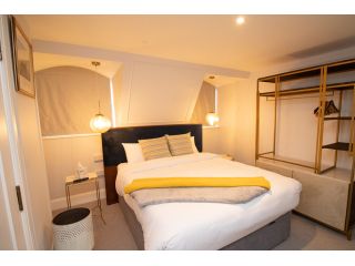 book-hotel-room-in-st-johns-wood-london-small-0