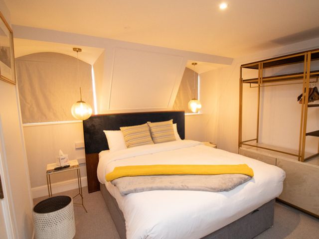 book-hotel-room-in-st-johns-wood-london
