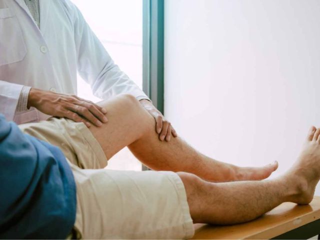 knee-surgeon-osteoarthritis-support-guidance
