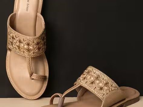 embroidered-toe-ring-flat-sandals
