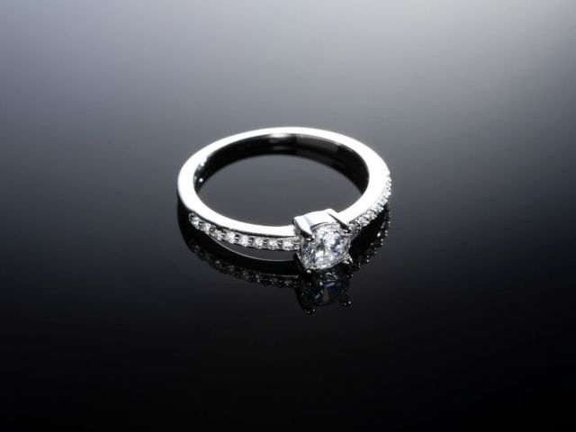 marquise-lab-grown-diamond-rings-in-london-elegant-sparkle