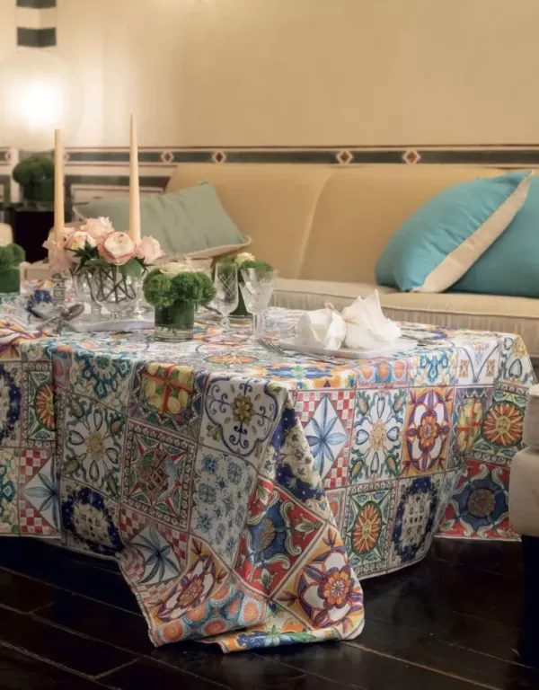 luxury-commercial-linen-tablecloth-for-premium-events-big-0