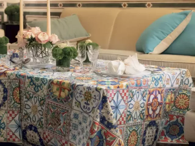 luxury-commercial-linen-tablecloth-for-premium-events