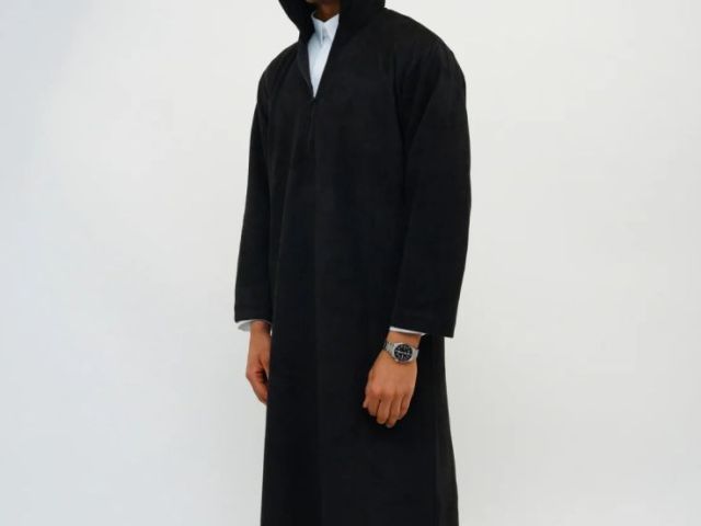 buy-black-hooded-thobe-for-men-yunesthobes