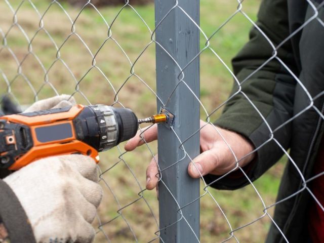 strong-boundary-fencing-installation-for-home-farm-plot