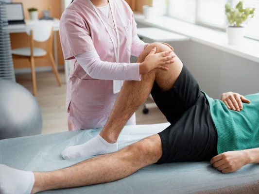 knee-surgeon-offering-advanced-knee-treatment-for-wales