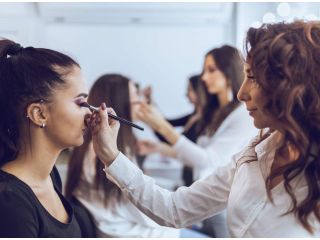 beauty-mua-classes-in-london-small-1