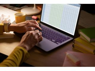 numerical-reasoning-test-takers-small-0
