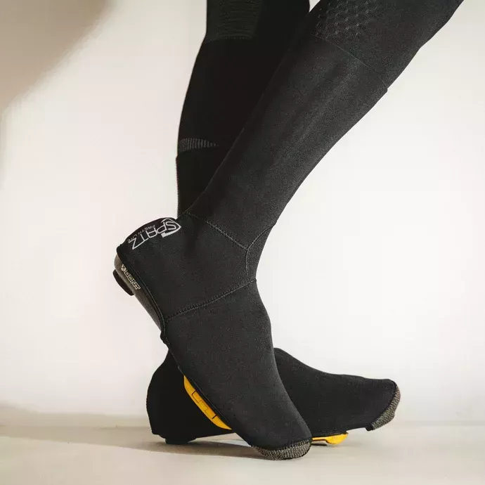affordable-mens-overshoes-for-comfortable-winter-cycling-big-0