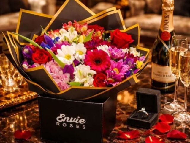red-roses-for-mothers-day-in-uk-elegant-bouquets