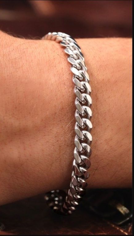 the-unbreakable-silver-bracelet-grants-timeless-beauty-big-1