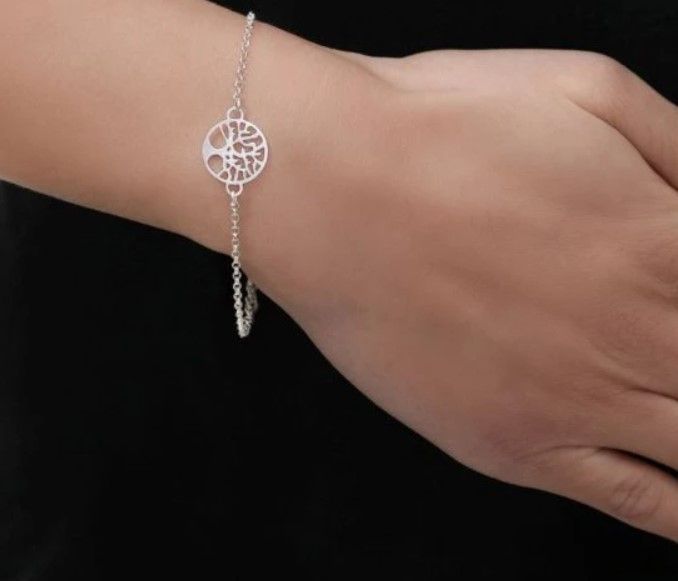 the-unbreakable-silver-bracelet-grants-timeless-beauty-big-2