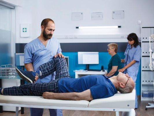 experienced-knee-surgeon-for-cheshire-patients