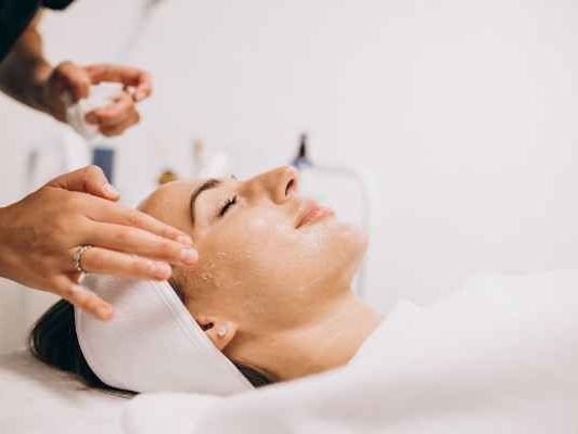 deep-cleanse-facial-in-west-kensington-london