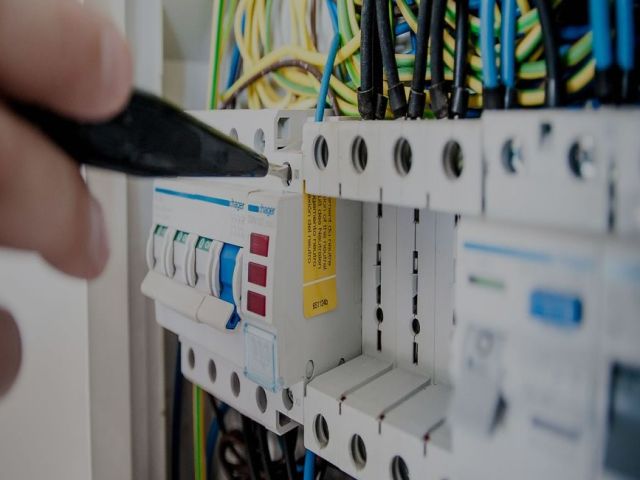 commercial-electrician-kinson-electrical-contractors-services