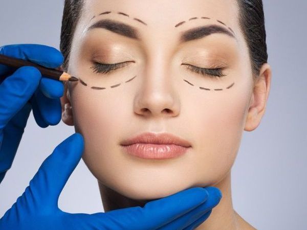 best-blepharoplasty-in-windsor-call-us-02036330332