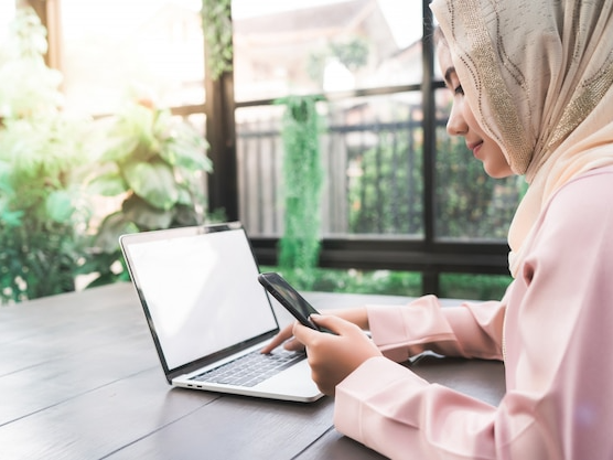 female-quran-teacher-online-learn-with-alim-live